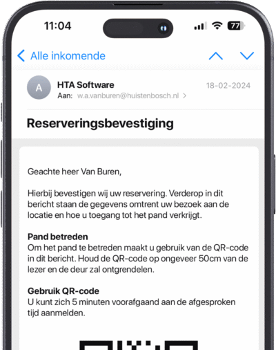 Telefoon die een email van een reserveringsbevestiging laat zien
